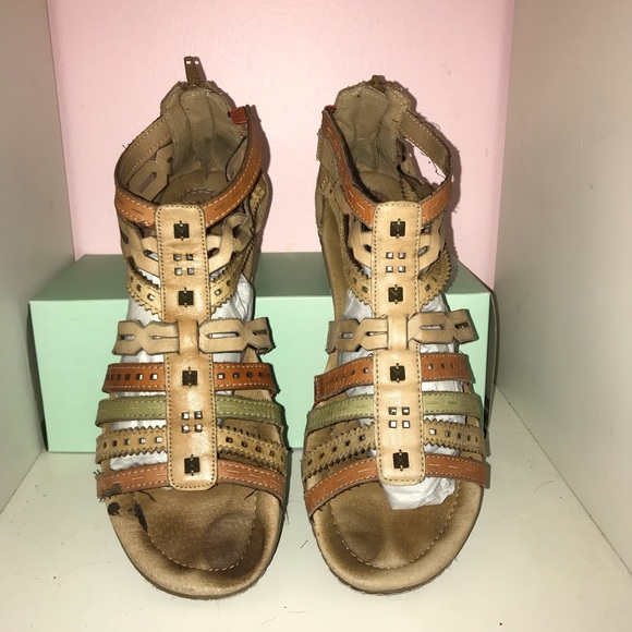 earth shoes gladiator sandals